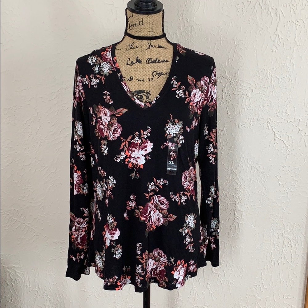 NEW!!! Black flowery top